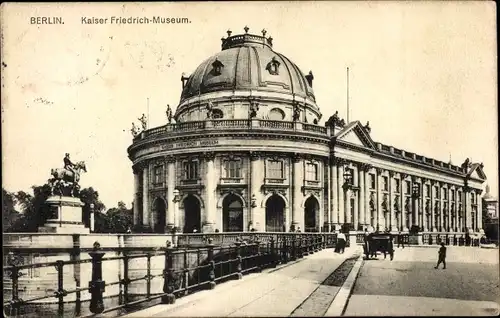 Ak Berlin Mitte, Kaiser Friedrich-Museum, Reiterstandbild