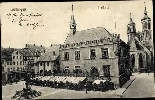 Ak Göttingen in Niedersachsen, Rathaus, Brunnen, Kirche