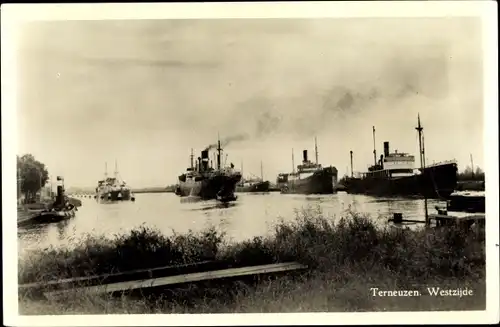 Ak Terneuzen Zeeland Niederlande, Westzijde, Dampfer vom Ufer aus gesehen