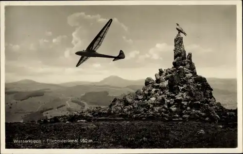 Ak Wasserkuppe Gersfeld in der Rhön in Hessen, Fliegerdenkmal, Segelflugzeug