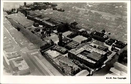 Ak Zaandam Zaanstad Nordholland, Blick auf Verkades Fabriken, Fliegeraufnahme