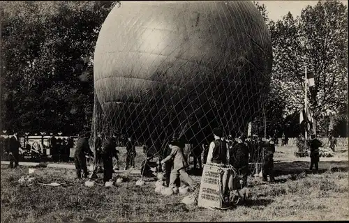 Ak Ballon mit Ballastnetz am Startplatz