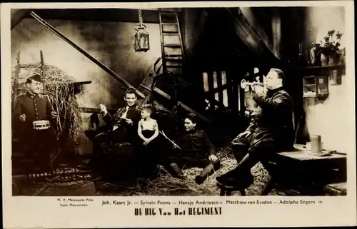 Ak Filmszene aus De Big Van Het Regiment, Kaart, Poons, Andriesen, van Eysden, Engers