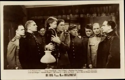 Ak Filmszene aus De Big Van Het Regiment, Frits van Dongen, Andriesen, Voorbergh, Engers, Kaart