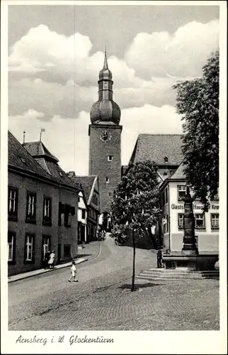 Ak Arnsberg im Hochsauerlandkreis, Glockenturm, Straßenansicht