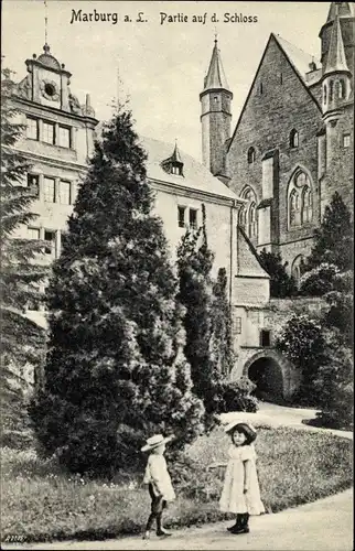 Ak Marburg an der Lahn, Partie a. d. Schloss, Kinder