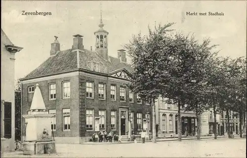 Ak Zevenbergen Nordbrabant, Markt met Stadhuis