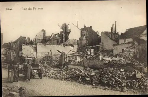 Ak Visé Wallonien Lüttich, Rue du Perron, Kriegszerstörung 1. WK, Auto