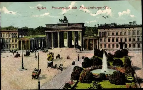Ak Berlin Mitte, Brandenburger Tor mit Pariserplatz