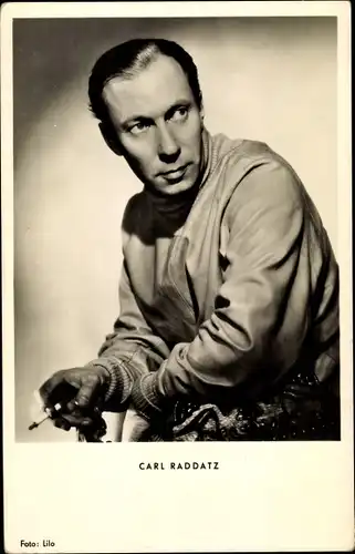 Ak Schauspieler Carl Raddatz, Portrait mit Zigarette