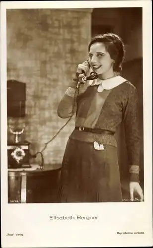 Ak Schauspielerin Elisabeth Bergner, Portrait am Telefon, Ross Verlag 5659 1