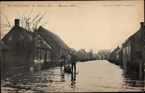 Ak Zeeland Niederlande, Watersnood 12 Maart 1906, Zwei Männer auf einem Floß