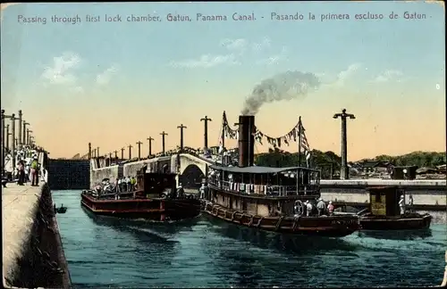 Ak Gatun Locks, Panama Canal, Esclusas de Gatun, first lock chamber, Dampfer in der Schleuse