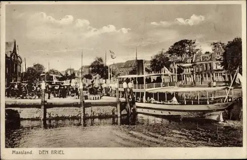 Ak Brielle Südholland, Partie am Hafen, Boot, Brücke