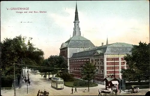 Ak 's Gravenhage Den Haag Südholland, hooge wal met Kon. Stallen, Straßenbahn, Passanten