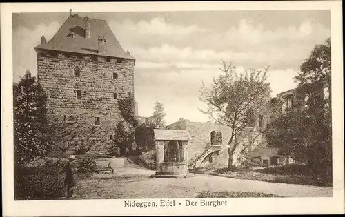 Ak Nideggen in der Eifel, Der Burghof