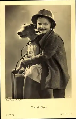 Ak Schauspielerin Traudl Stark, Kinderportrait mit Hund