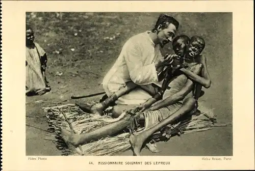 Ak Missionaire soignant des Lépreux, Portrait