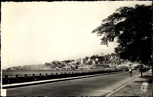 Ak Fort de France Martinique, Le Boulevard Alfassa, Radfahrer, Häuser