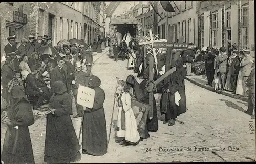 Ak Furnes Westflandern, Procession, La Pieta, Kreuzträger