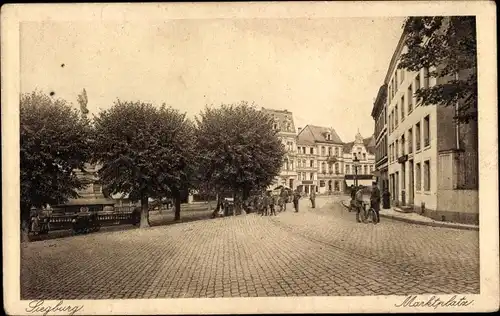 Ak Siegburg im Rhein Sieg Kreis, Partie auf dem Marktplatz mit Denkmal