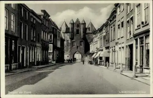 Ak Bergen op Zoom Nordbrabant Niederlande, Lievevrouwenstraat, Tor