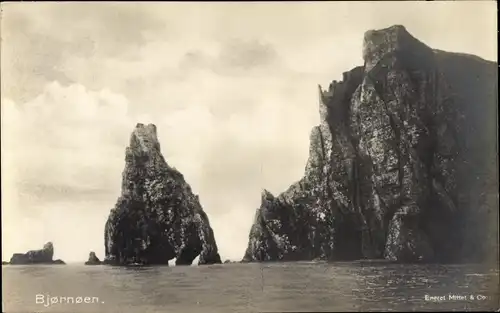 Ak Biornoya Norwegen, Felsenformation, Blick vom Wasser aus