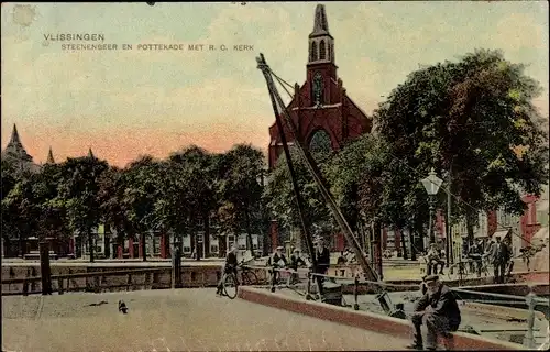 Ak Vlissingen Zeeland Niederlande, Steenenbeer en Pottekade met R. C. Kerk