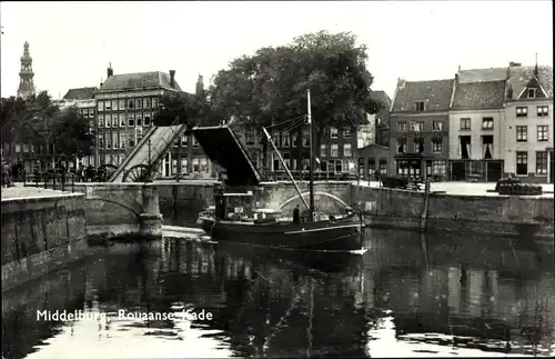 Ak Middelburg Zeeland Niederlande, Rouaanse Kade, Zugbrücke, Boot