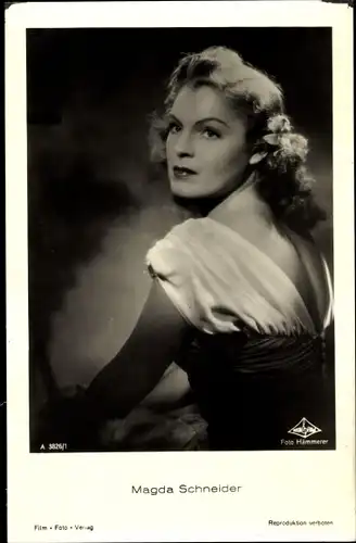 Ak Schauspielerin Magda Schneider, A 3826 1, Portrait, Blick über die Schulter