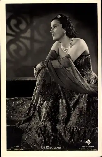 Ak Schauspielerin Lil Dagover, Portrait, Kette, Kleid