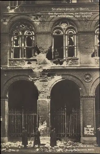 Foto Ak Berlin Mitte, Straßenkämpfe in Berlin, Zerstörungen am Polizeipräsidium