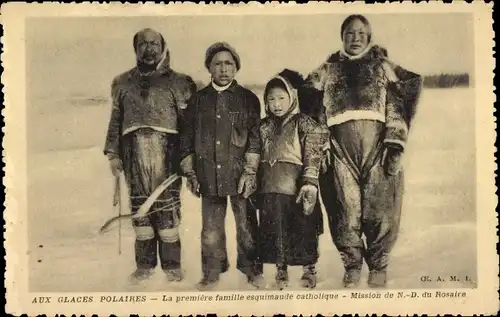 Ak Aux Glaces Polaires, premiere famille esquimaude catholique, Mission de ND du Rosaire