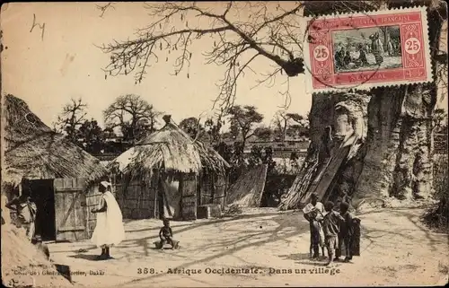 Ak Afrique Occidentale, Dans un village, Afrikanisches Dorf