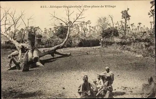 Ak Afrique Occidentale, Une place de Village, Dorf