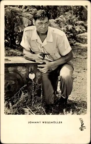 Ak Schauspieler Johnny Weissmüller, Portrait, Pistole