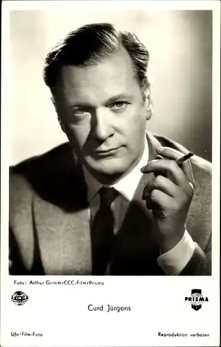 Ak Schauspieler Curd Jürgens, Portrait mit Zigarette, Film Liebe ohne Illusion