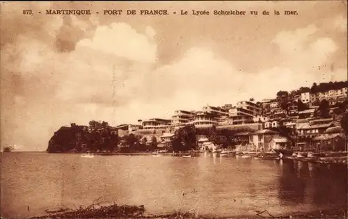 Ak Fort de France Martinique, Le Lycee Schoelcher vu de la mer, Küste, Stadtansicht, Meer