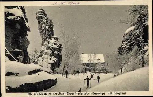 Ak Ehrenfriedersdorf im Erzgebirge, Die Greifensteine mit Berghaus, Skifahrer