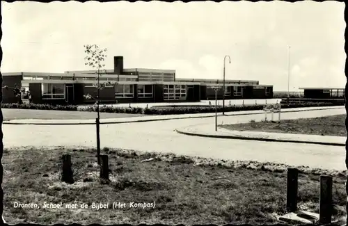 Ak Dronten Flevoland Niederlande, School met de Bijbel