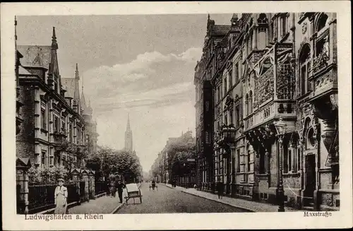 Ak Ludwigshafen am Rhein Rheinland Pfalz, Blick in die Maxstraße, Kirchturm, Handkarren