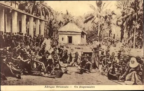 Ak Afrique Orientale, Un dispensaire, Missions des Peres du Saint Esprit