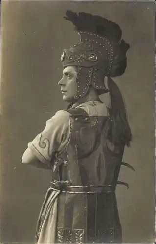Foto Ak Portrait von einem Mann in römischer Uniform, Schauspieler