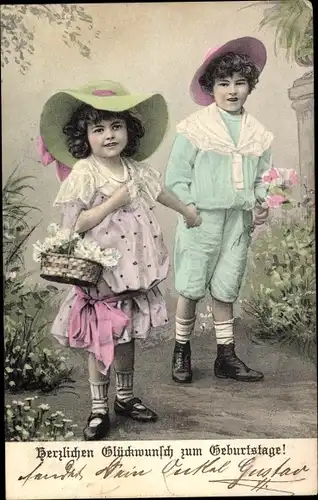 Ak Glückwunsch Geburtstag, Junge und Mädchen mit Blumen