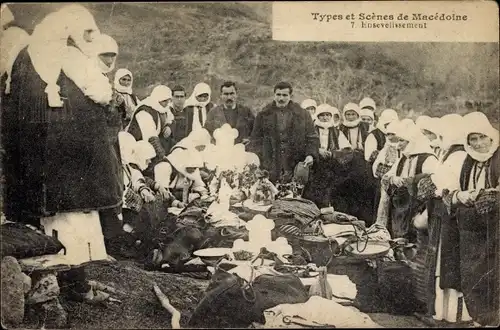 Ak Types ete Scenes de Macedoine, Ensevelisement
