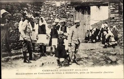 Ak Souvenir d'Orient 1914 à 1918, Macédoniens en Costumes de fetes à Bukovo
