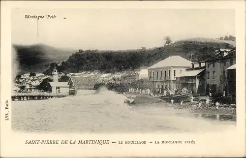 Ak Saint Pierre Martinique, La Ville et la Montagne Pelée