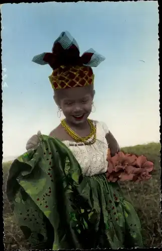 Ak Martinique, Young Lady, Mädchen in Volkstracht