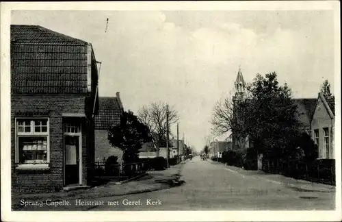Ak Sprang Capelle Nordbrabant Niederlande, Heistraat met Geref. Kerk