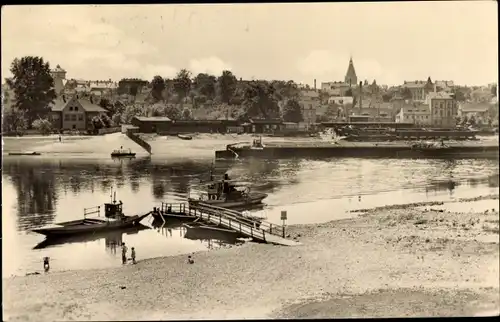 Ak Riesa an der Elbe Sachsen, An der Fähre, Blick über Fluss auf Stadt